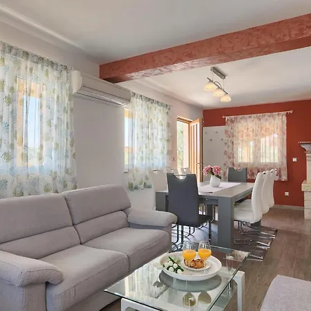 Holiday home Felice Fazana