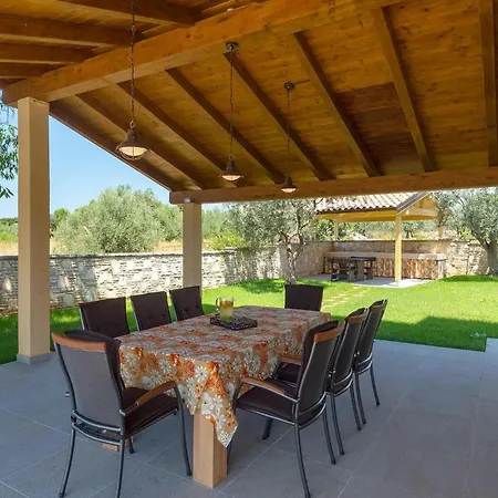 Holiday home Felice Fazana